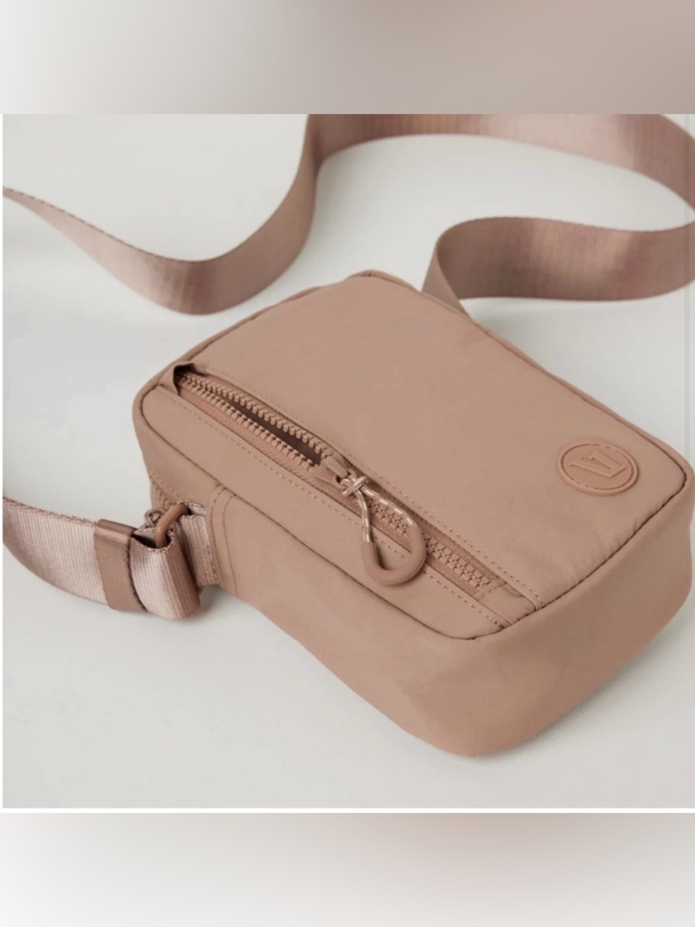 Vuori Women’s All Around Crossbody rose clay rare sold out colorway spring